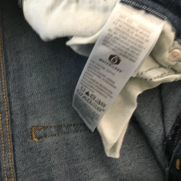 Signature by Levi Strauss & Co. Mid-Rise Bootcut Jeans - Size 16S - Dark Wash - Picture 7 of 10